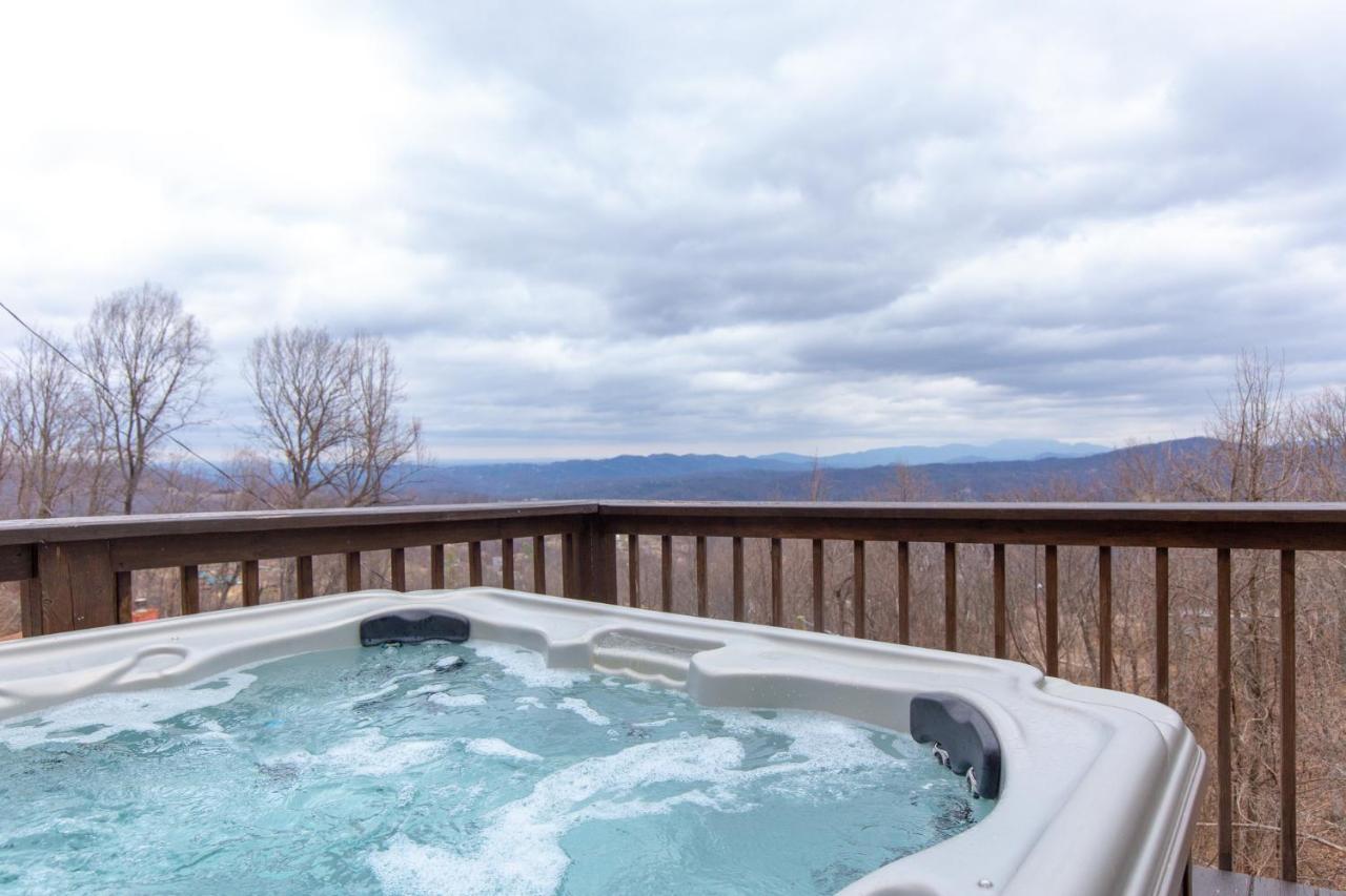 Kickback Kabin, 3 Bedrooms, Deck, Hot Tub, Pool Access, Sleeps 6 Gatlinburg Eksteriør bilde